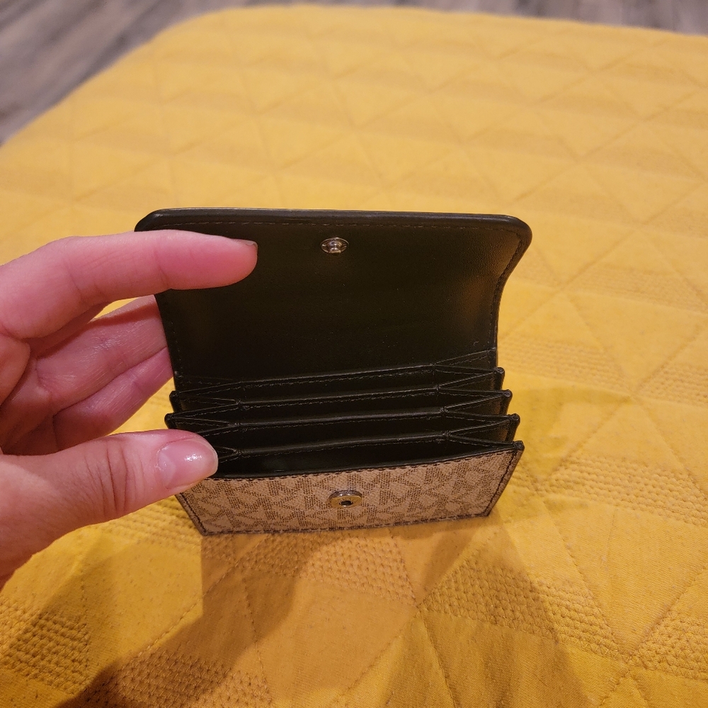 Michael Kors mens Wallet. Accordion card case. - Picture 9 of 15